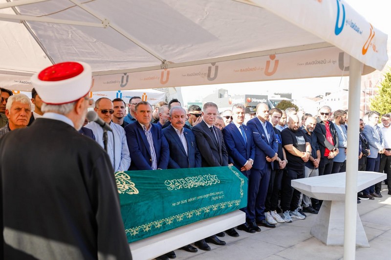 Kaymakamımız Çocuk Oyunları Ve Spor Kulüpleri Federasyonu Başkanı Mehmet Mutlu’nun Cenaze Töreni'ne Katıldı 