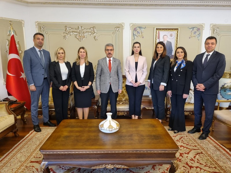 Kaymakamımız Doğa Okulları Bölge Koordinatörü Yeliz Kayalak Ve Beraberindeki Müdürleri Kabul Etti 