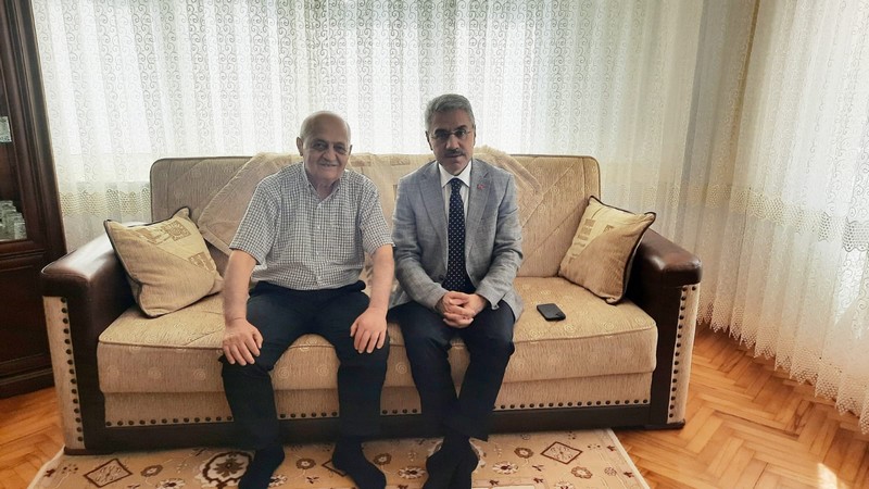 Kaymakamımız, Kurban Bayramı Vesilesiyle 1974 yılında Kıbrıs Barış Harekâtı'nda Gazi Olan Hayrettin HAMAMCI Ve Kıymetli Ailesini Evinde Ziyaret Etti